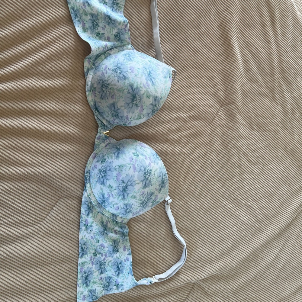 Victoria’s Secret Everyday Wear Push-up Bra 32 D, Smooth Comfy Floral Blue Bra